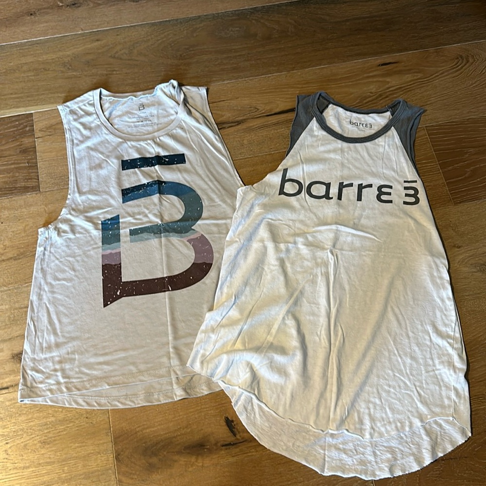 Set of two Barre 3 tanks.